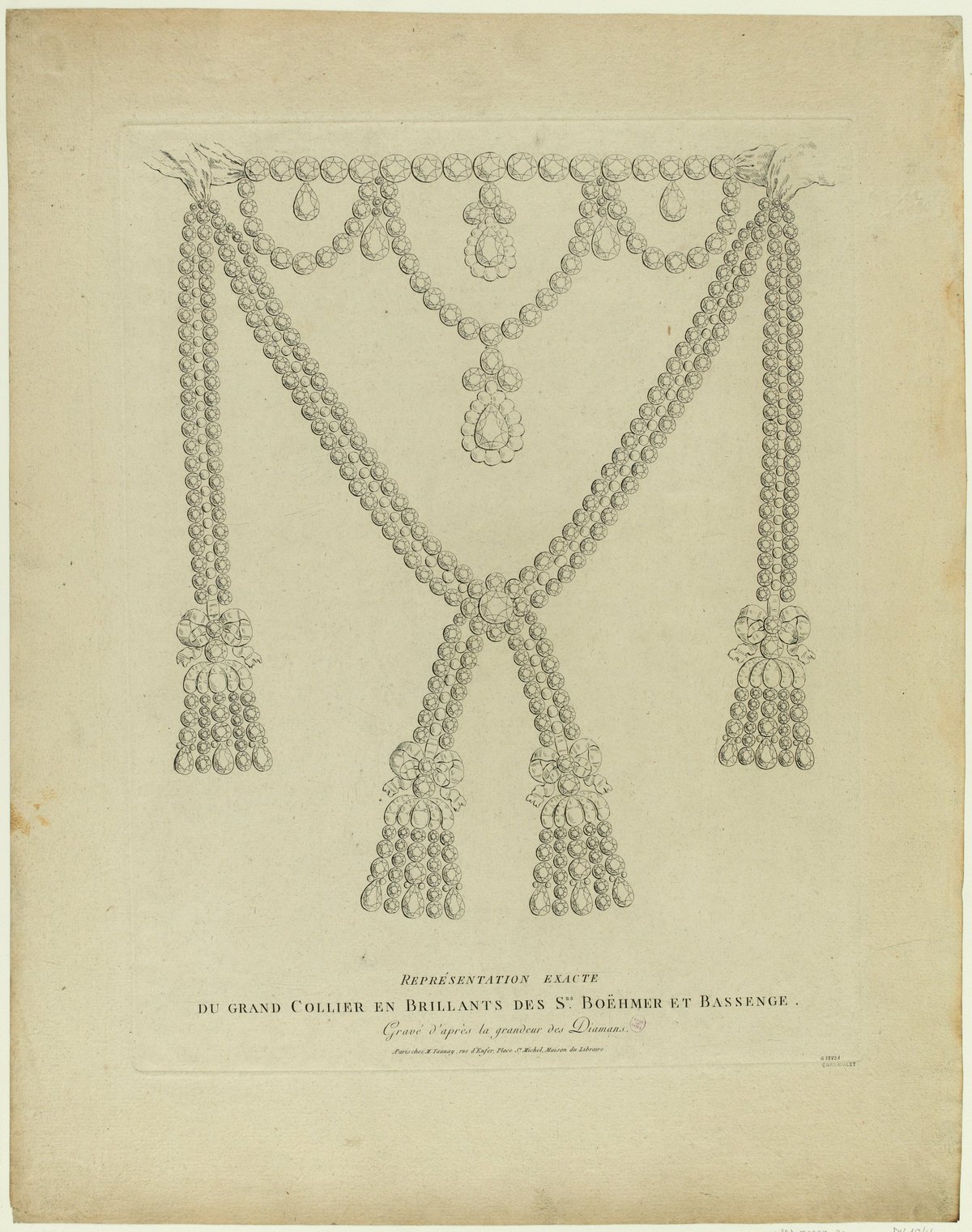 Gravure représentant un grand collier de diamants en rivières, guirlandes et pampilles, suspendu à deux nœuds de ruban, avec en bas l'inscription « Représentation exacte du grand collier en brillants des Srs Boëhmer et Bassenge ».